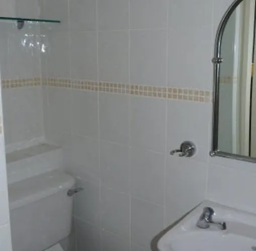 Adelphi Pensjonat 2*