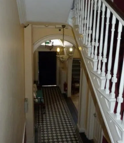 Adelphi Pensjonat 2*