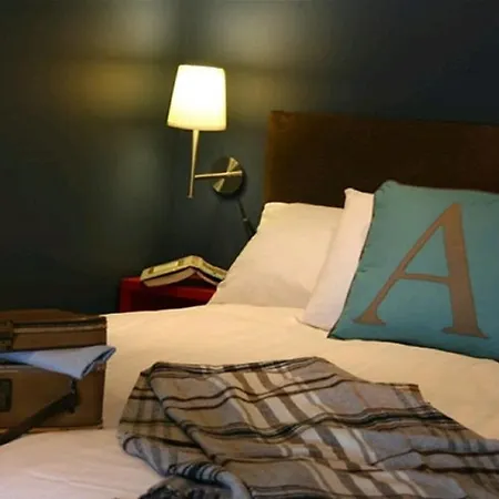 Adelphi بيت ضيافة 2*