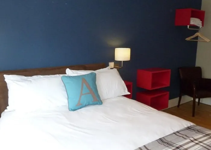 Adelphi בית הארחה