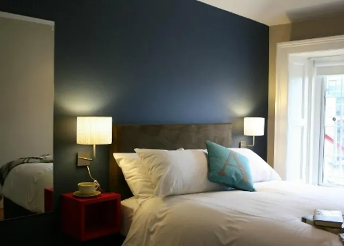 Adelphi בית הארחה