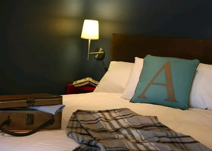 Adelphi בית הארחה 2*